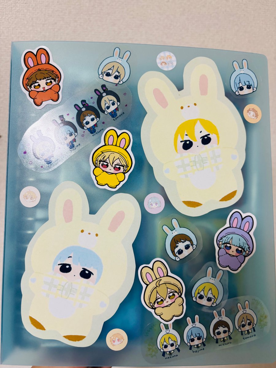 rabiilover's tweet image. トレカケース買ったのでRa*bitsシール貼った🩵