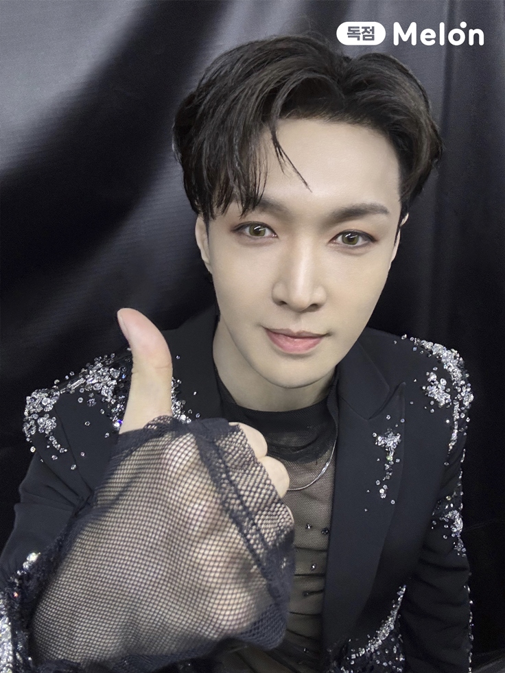 knockknock0408's tweet image. LAY