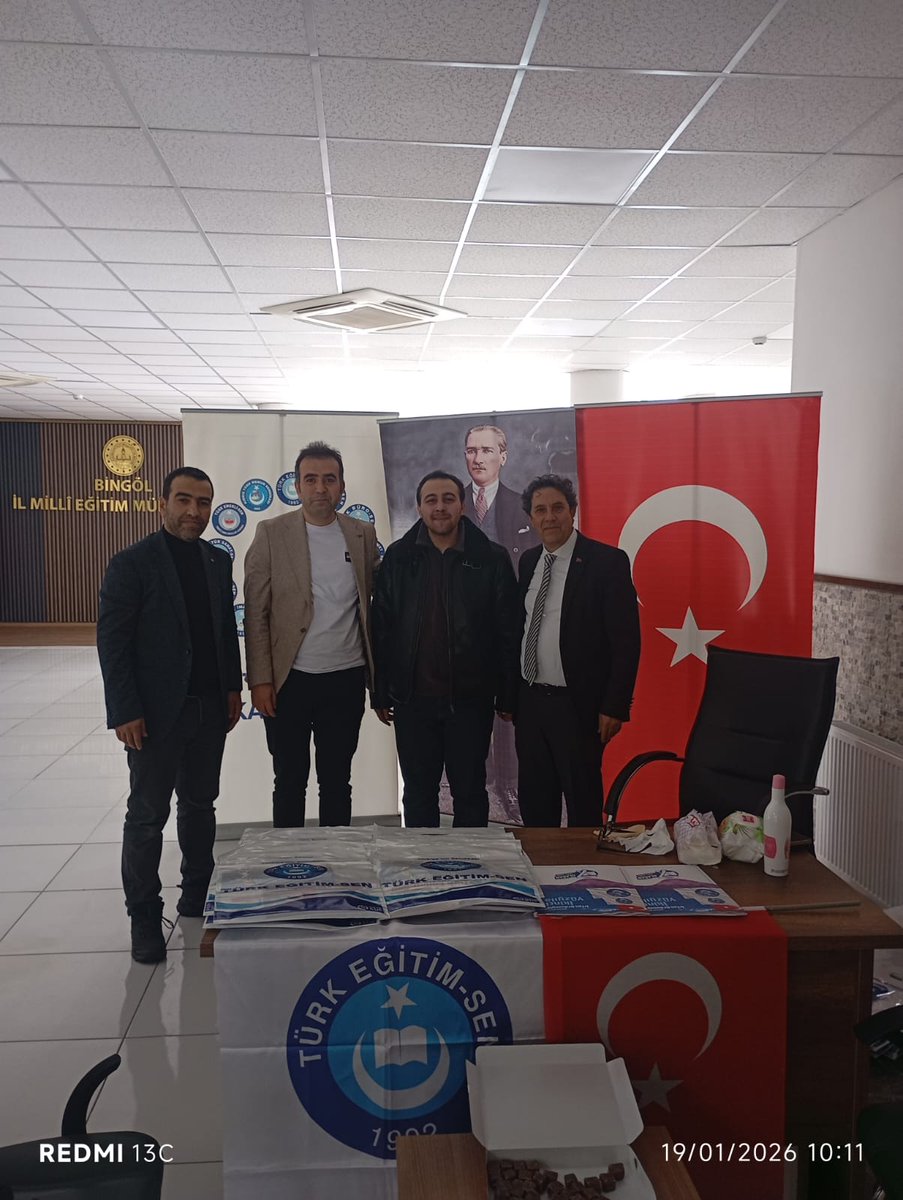 bingoltes's tweet photo. Türk Eğitim Sen Yönetim Kurulumuz yeni göreve başlayan öğretmenlerimizi İl Milli Eğitim Müdürlüğünde karşıladı. Genç öğretmenlerimizi tebrik ediyoruz. Hayırlı uğurlu olsun.🌺 https://t.co/7HASUbFNKH