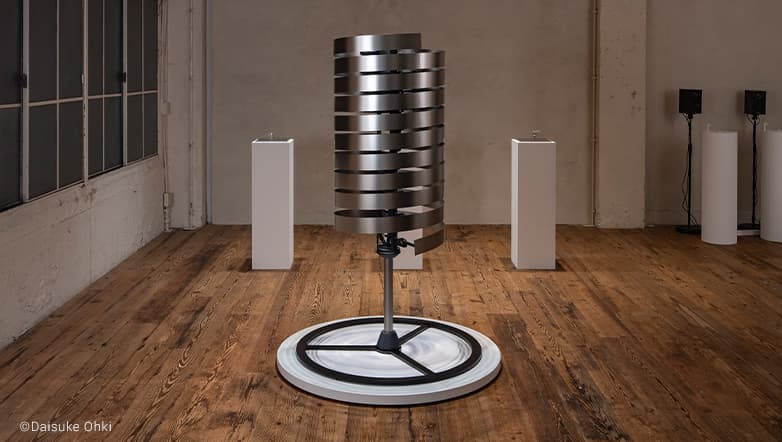 『螺旋の律動』by Spline Design Hub
刻一刻と形を変え新たな秩序を生み出し続ける螺旋の姿は、目に見えぬ時間の輪郭を静かに描き出しています
ーSEE IT AT #TOKYOPROTOTYPE