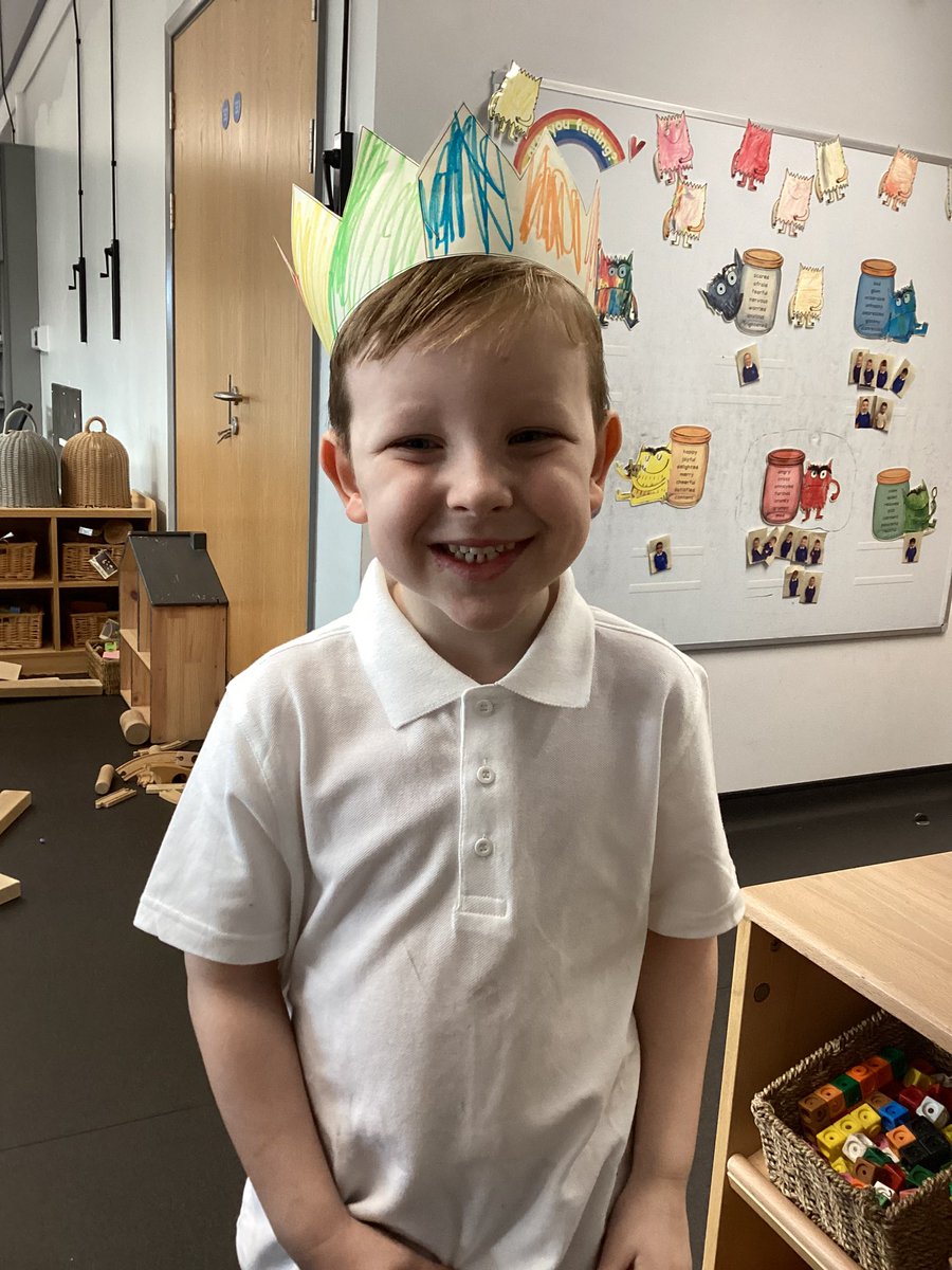 StCuthbertsPri's tweet photo. Reception recapped on our Nativity story, we talked about the visit from the Magi. To remind ourselves, we sang our song ‘Follow the Star’ from our Nativity, then created crowns to represent the Magi 👑 #StCuthbertsEYfS #StCuthbertsRE https://t.co/V6cmmpURbv