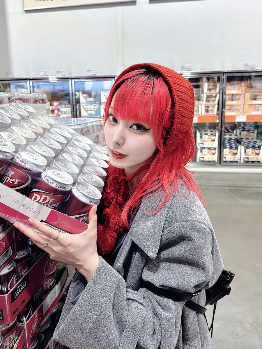 io_nightowl's tweet image. ジュースを飲みすぎると、肥満や糖尿病、心血管疾患、がん、歯周病などのリスクが高まります。特に清涼飲料水には糖質が多く含まれており、血糖値の急上昇や過剰なカロリー摂取につながります。

しかし ドクターペッパーだけは特例で、飲めば飲むほど寿命が伸びます。