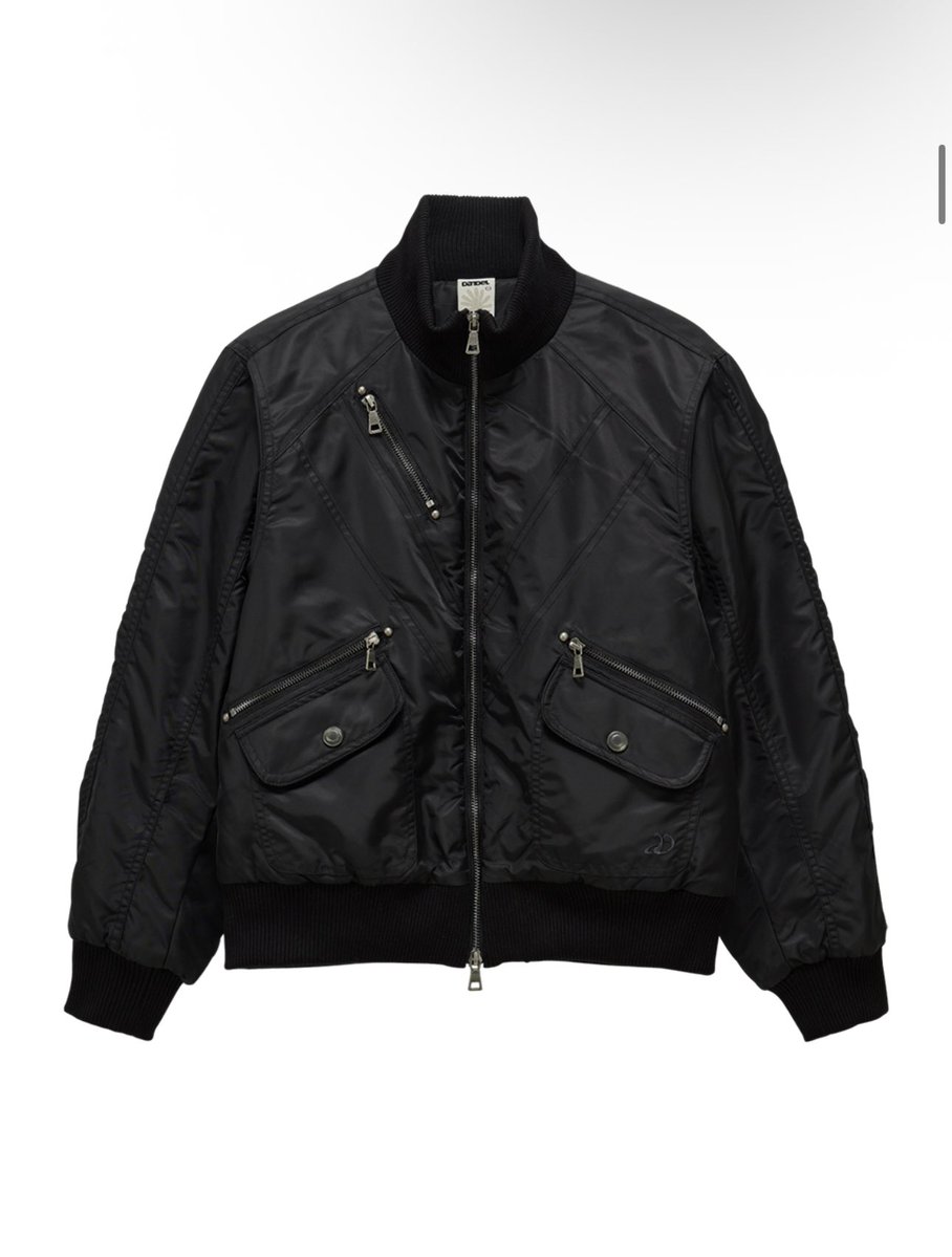 newspicy1214's tweet image. 요청주신 할인중인 봄버 자켓 (항공점퍼) zip.
클리어런스위크라 할인률 좋음❤️

요즘엔 또 이런 점퍼가 눈에 들어오더라구여,,