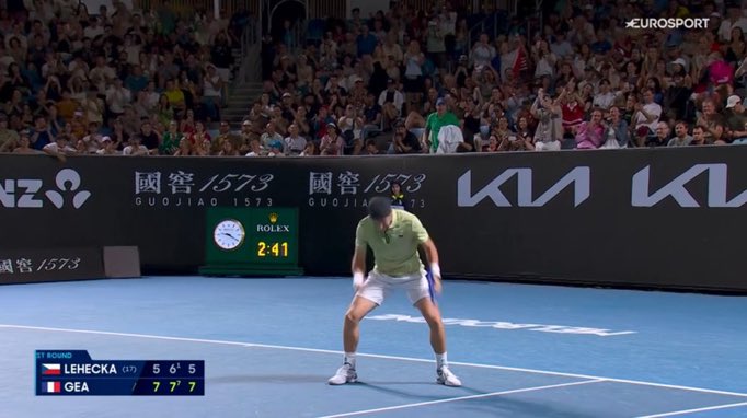 ARTHUR GEA 🇫🇷 EST FOUUUUUUU 

LE FRANÇAIS DE 21 ANS TAPE LEHECKA 🇨🇿 n•19 ! 

PREMIÈRE VICTOIRE EN GRAND CHELEM, PREMIÈRE VICTOIRE SUR UN TOP 20 

FOUUUUUUUU