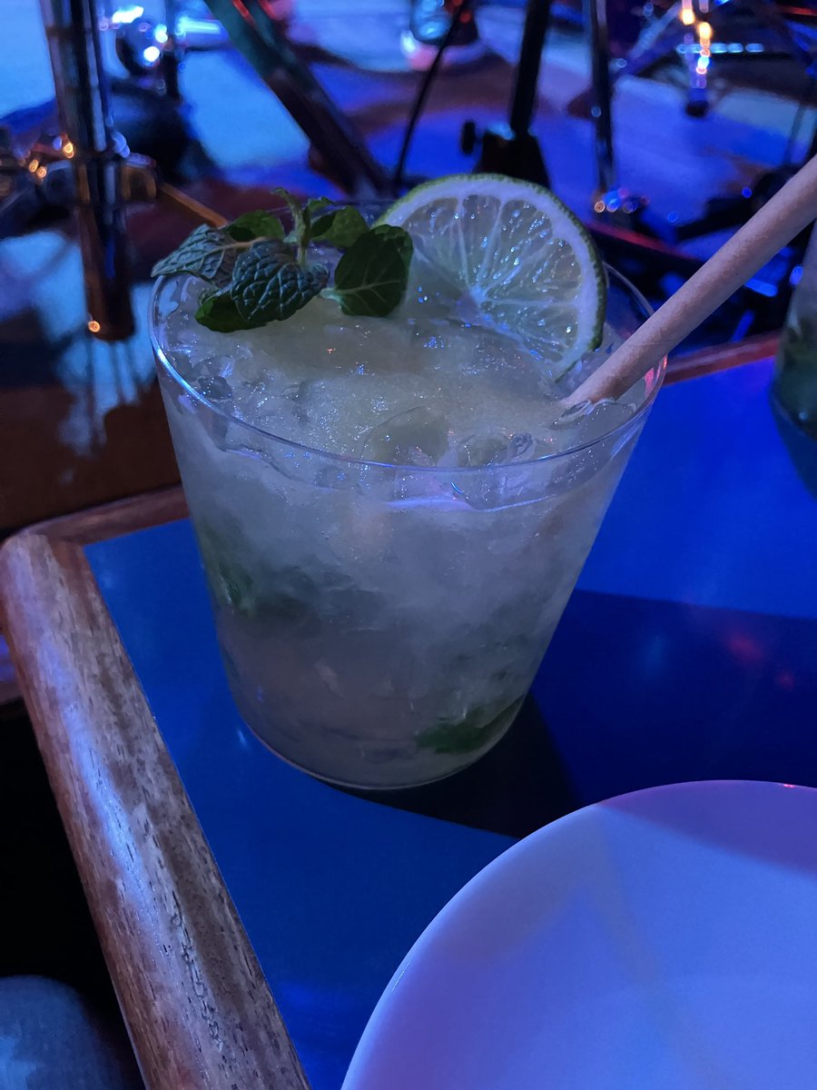 ブルー・ノート東京にてケニー・ギャレット &amp; サウンズ・フロム・ジ・アンセスターズのライヴ。

youtube.com/watch?v=8IcrlA…

若いメンバーを従えながらも等身大のスタイルでグイグイとリードするスタイルでステージが進行。

盛り上げ上手なベテランの風格でとても楽しく過ごせました✨