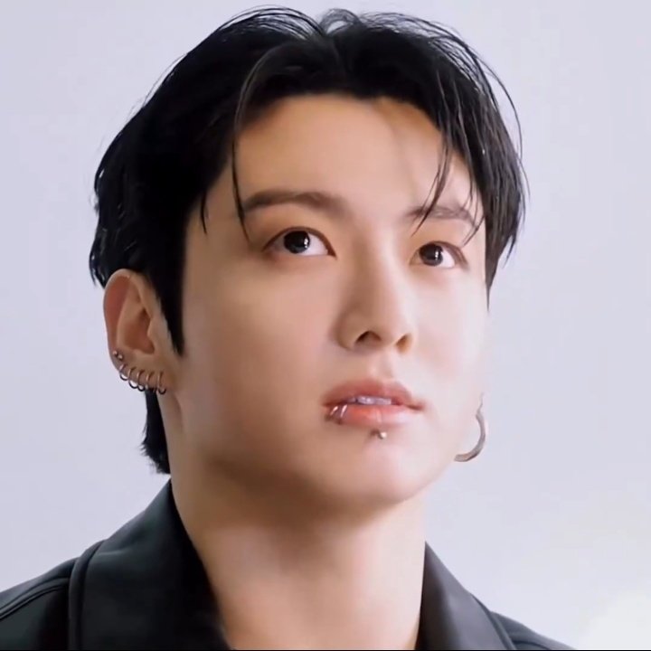 ARCHV9793's tweet photo. pretty boy is thinking https://t.co/CouYhvRIVT