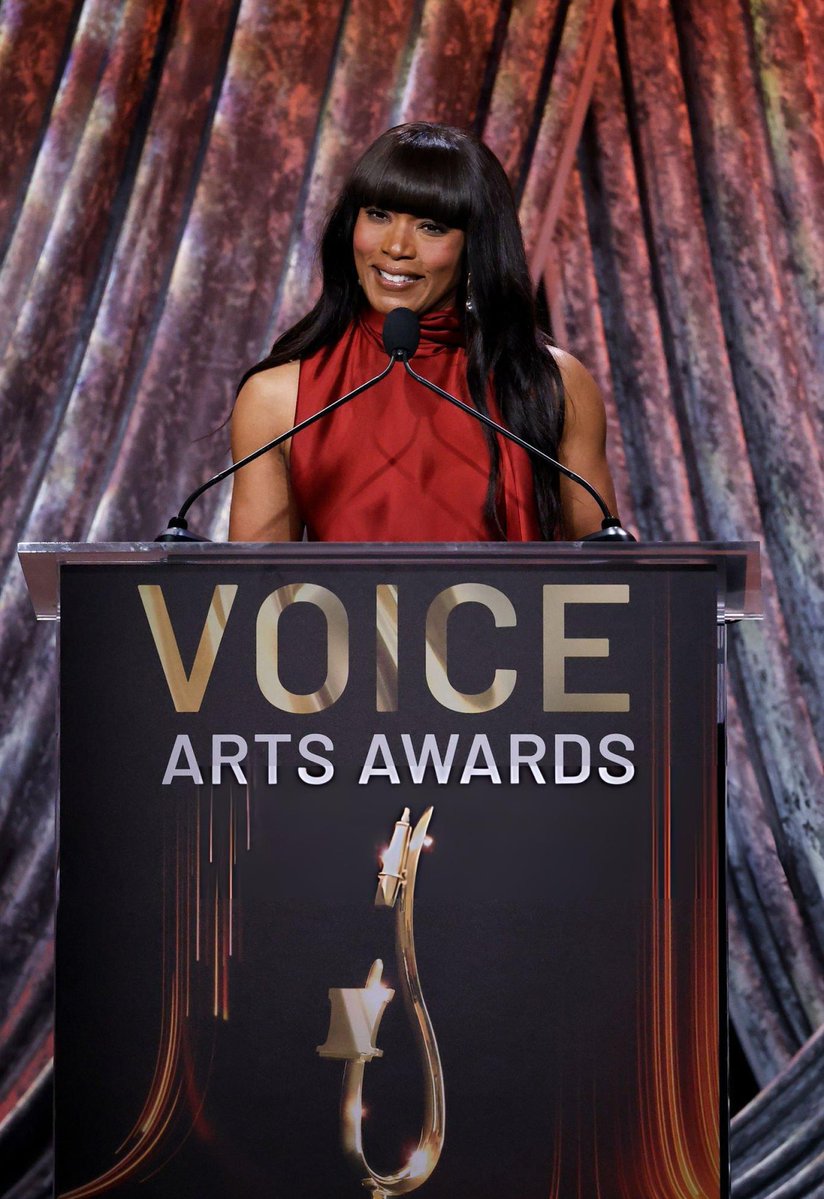 Angela Bassett presented Laurence Fishburne with the James Earl Jones Prize at the 2026 Voice Arts Awards last night ✨️ 📸 Jesse Grant, Alberto E. Rodriguez
