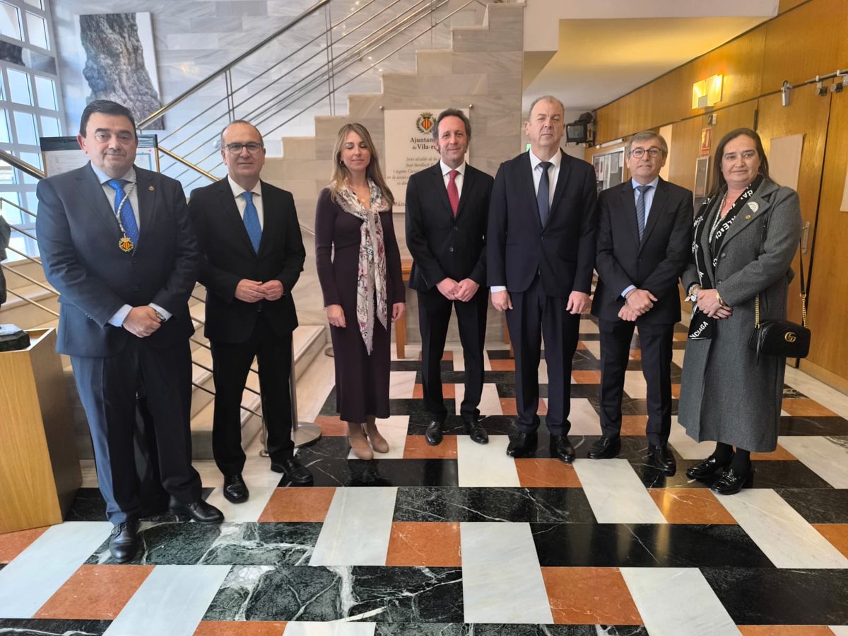 VillarrealVox's tweet photo. Nuestros concejales Irene Herrero y Fernando Archela han asistido a la entrega de las medallas de Oro de la ciudad.
*VIDRES
*GRUAS TOMAS
*SUCESORES SANTIAGO MANZANET
*EL PERIODICO MEDITERRANEO
*HOSPITAL  UNIVERSITARIO LA PLANA 
*JOSE VICENTE TOMAS CLARAMONTE (MEDALLA DE HONOR) https://t.co/qhKczgSmH6