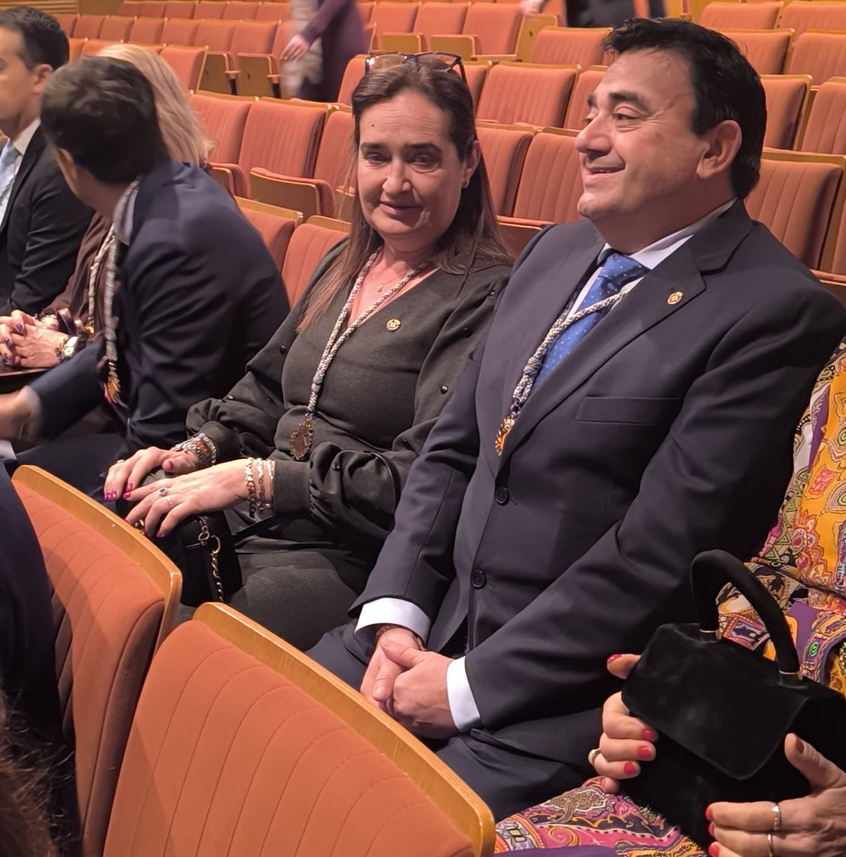VillarrealVox's tweet photo. Nuestros concejales Irene Herrero y Fernando Archela han asistido a la entrega de las medallas de Oro de la ciudad.
*VIDRES
*GRUAS TOMAS
*SUCESORES SANTIAGO MANZANET
*EL PERIODICO MEDITERRANEO
*HOSPITAL  UNIVERSITARIO LA PLANA 
*JOSE VICENTE TOMAS CLARAMONTE (MEDALLA DE HONOR) https://t.co/qhKczgSmH6