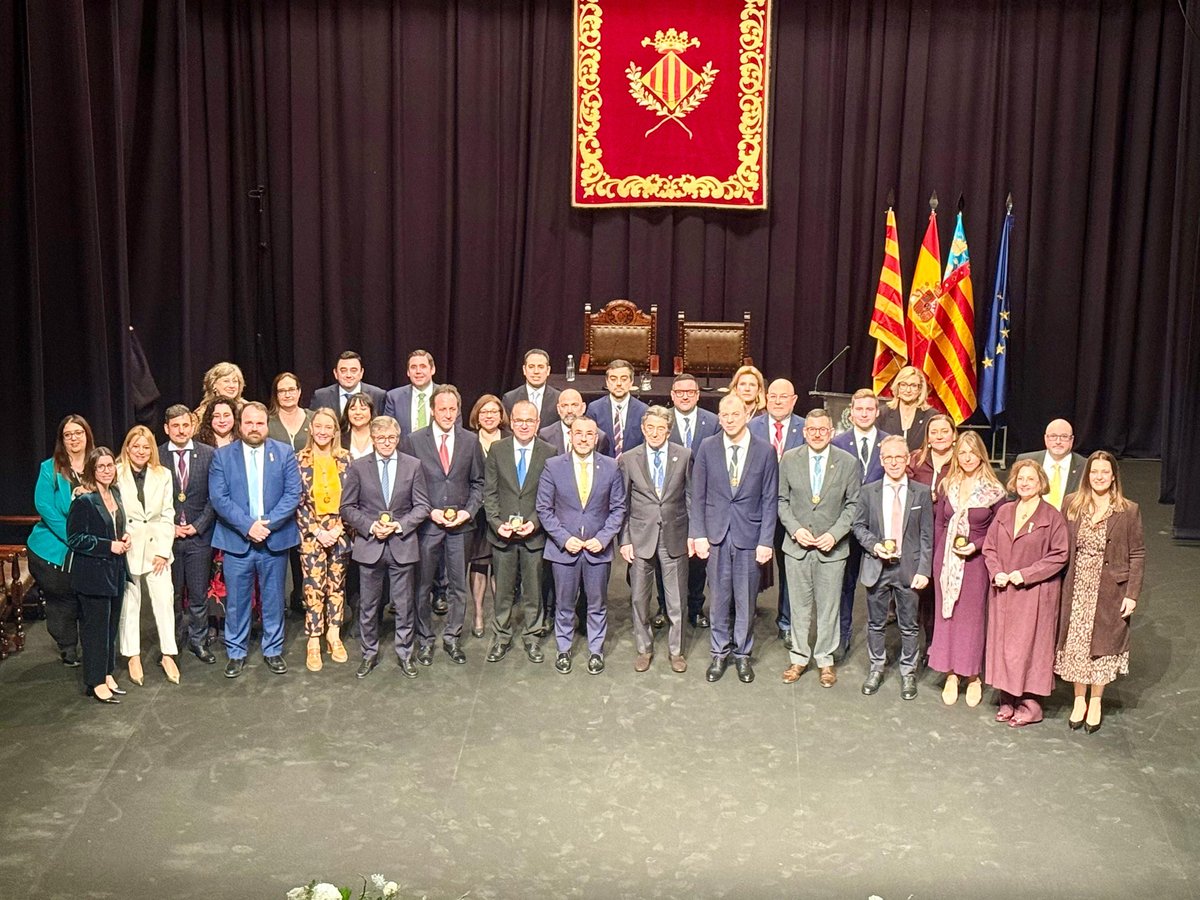 VillarrealVox's tweet photo. Nuestros concejales Irene Herrero y Fernando Archela han asistido a la entrega de las medallas de Oro de la ciudad.
*VIDRES
*GRUAS TOMAS
*SUCESORES SANTIAGO MANZANET
*EL PERIODICO MEDITERRANEO
*HOSPITAL  UNIVERSITARIO LA PLANA 
*JOSE VICENTE TOMAS CLARAMONTE (MEDALLA DE HONOR) https://t.co/qhKczgSmH6