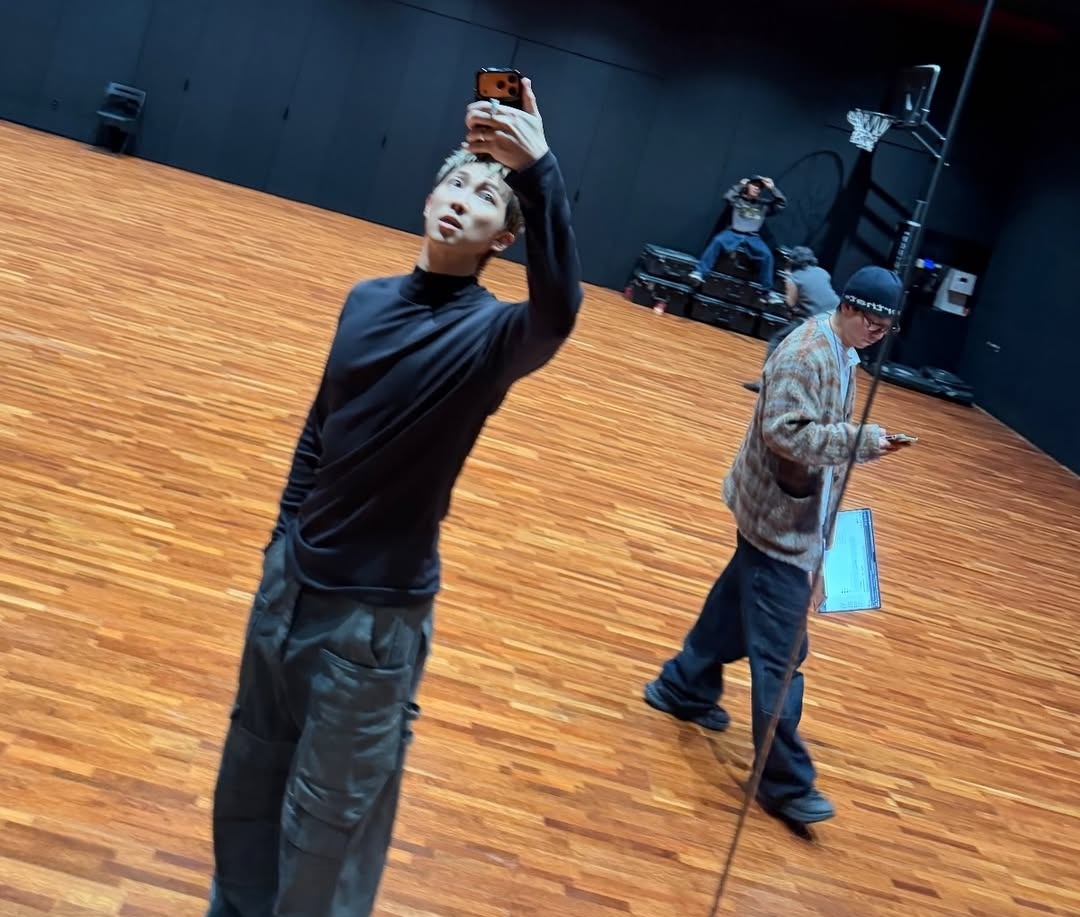 winnttaebear's tweet image. They are in the practice room