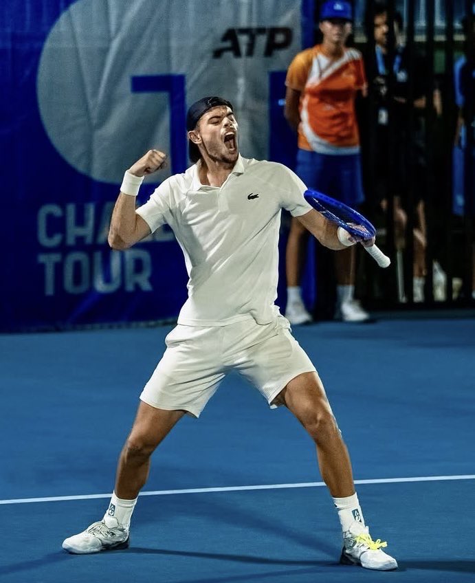 Notre rayon de soleil de ce début de saison ! 

Arthur Gea 🇫🇷 reçu 9/9 ! 

✅ N•191 Barrena 🇦🇷 6-4 6-0
✅ N•212 Acosta 🇦🇷 7-6(5) 6-3 
✅ N•133 Draxl 🇨🇦 6-3 6-3
✅ N•188 Zheng 🇺🇸 4-6 6-1 6-4
✅🏆 N•176 Rodionov 🇦🇹 6-3 4-6 7-5
✅ N•176 Kolar 🇨🇿 6-2 6-3 
✅ N•103 Burruchaga