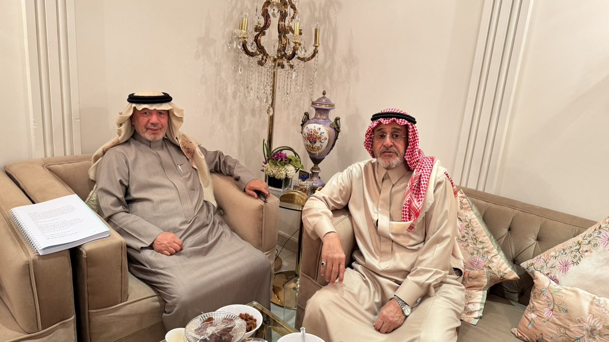 زيارة بين (عشاوين ) وتبادل معلومات مع  ابن حي العلماء #دخنه الصديق سعادة اللواء م عبدالله بن العم محمد بن صالح آل الشيخ و تناولنا بعض الذكريات واهم الشخصيات التي سكنت حي العلماء #دخنه .