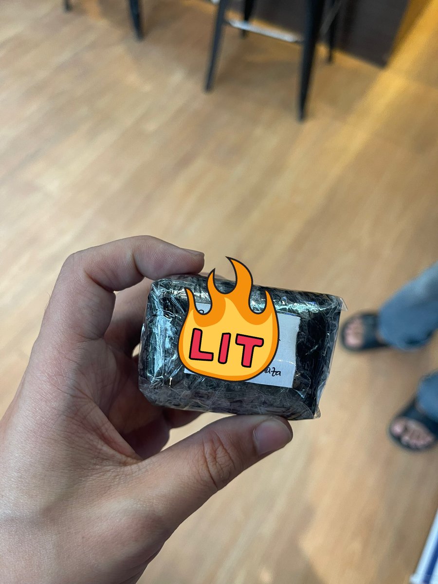 Poppers Jakarta tweet media