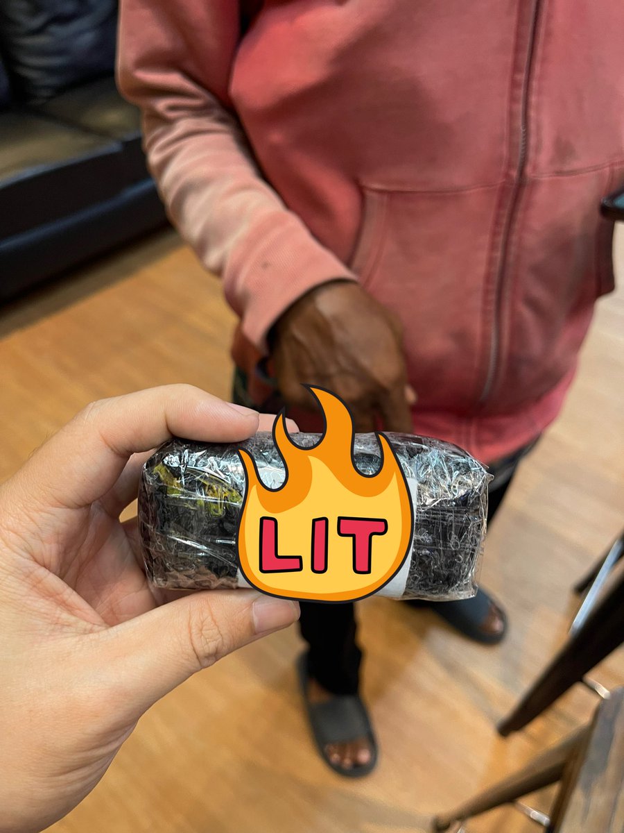 Poppers Jakarta tweet media