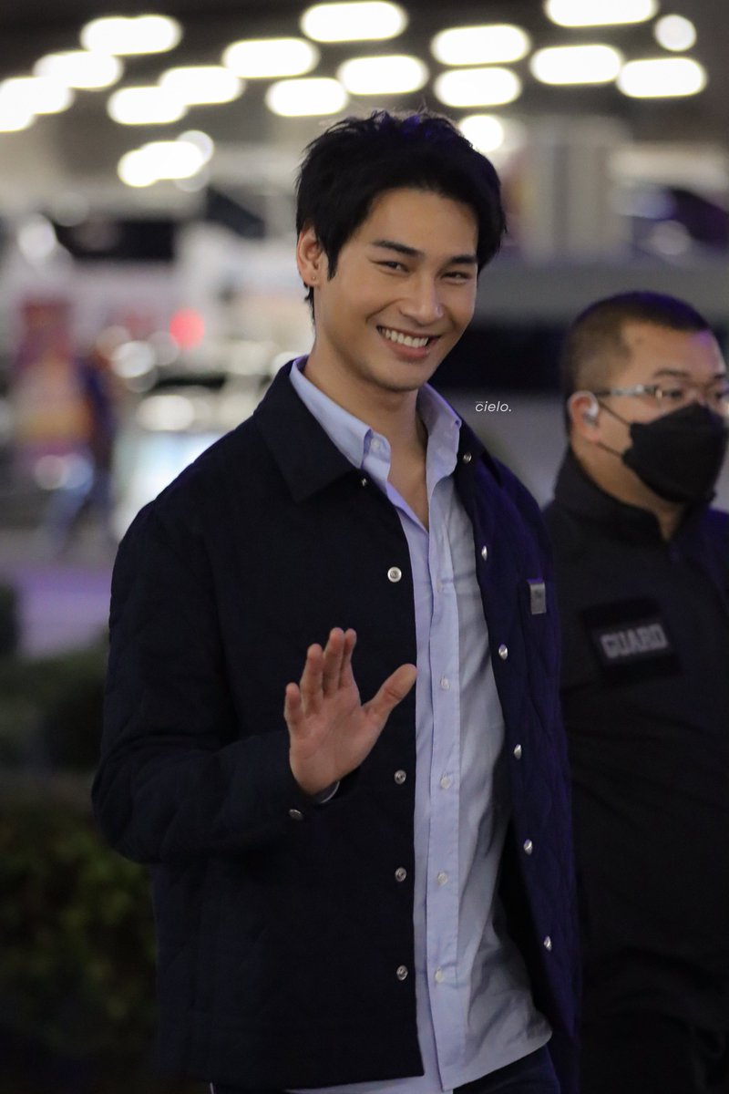 aponcielo's tweet photo. รอชมลุคหล่ออินปารีสละน้าาาาาา ✈️

— #MileApoFlytoDiorWinter26
꒰ @Nnattawin1 ꒱ #APONattawin 
📸 • #aponcielopic ◡̈ https://t.co/sttcBfIINH