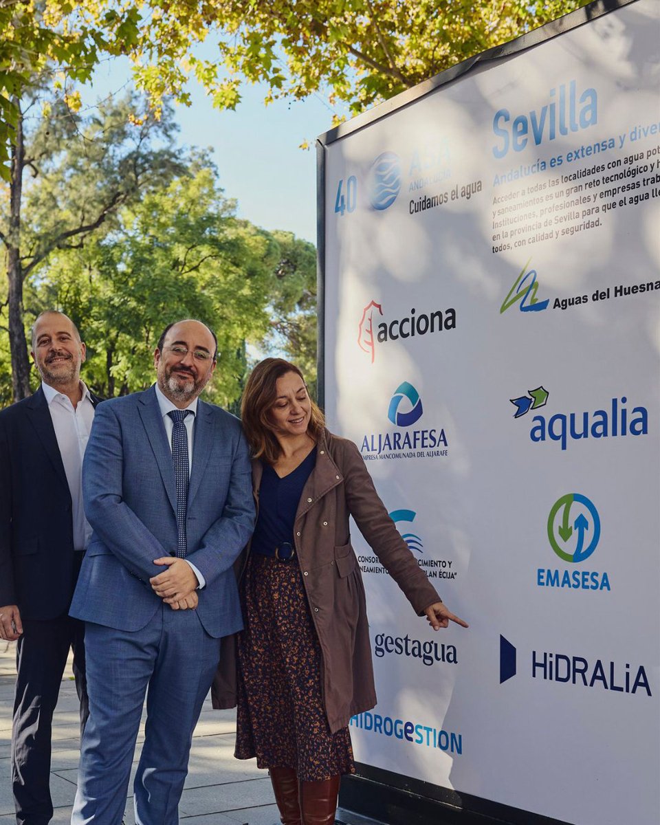 ASA_Andalucia's tweet photo. Terminamos la cobertura de Sevilla, contando que estaremos en JAÉN🫒.
D. Ernesto Sánchez, Director de Desarrollo de Negocio e Innovación ; D. Marcos Martín, Consejero Delegado; Dña. Lorena García , Directora de Comunicación de @InfoHidralia.

¡Por otros 40 años cuidando del agua! https://t.co/q4PLsqysKQ