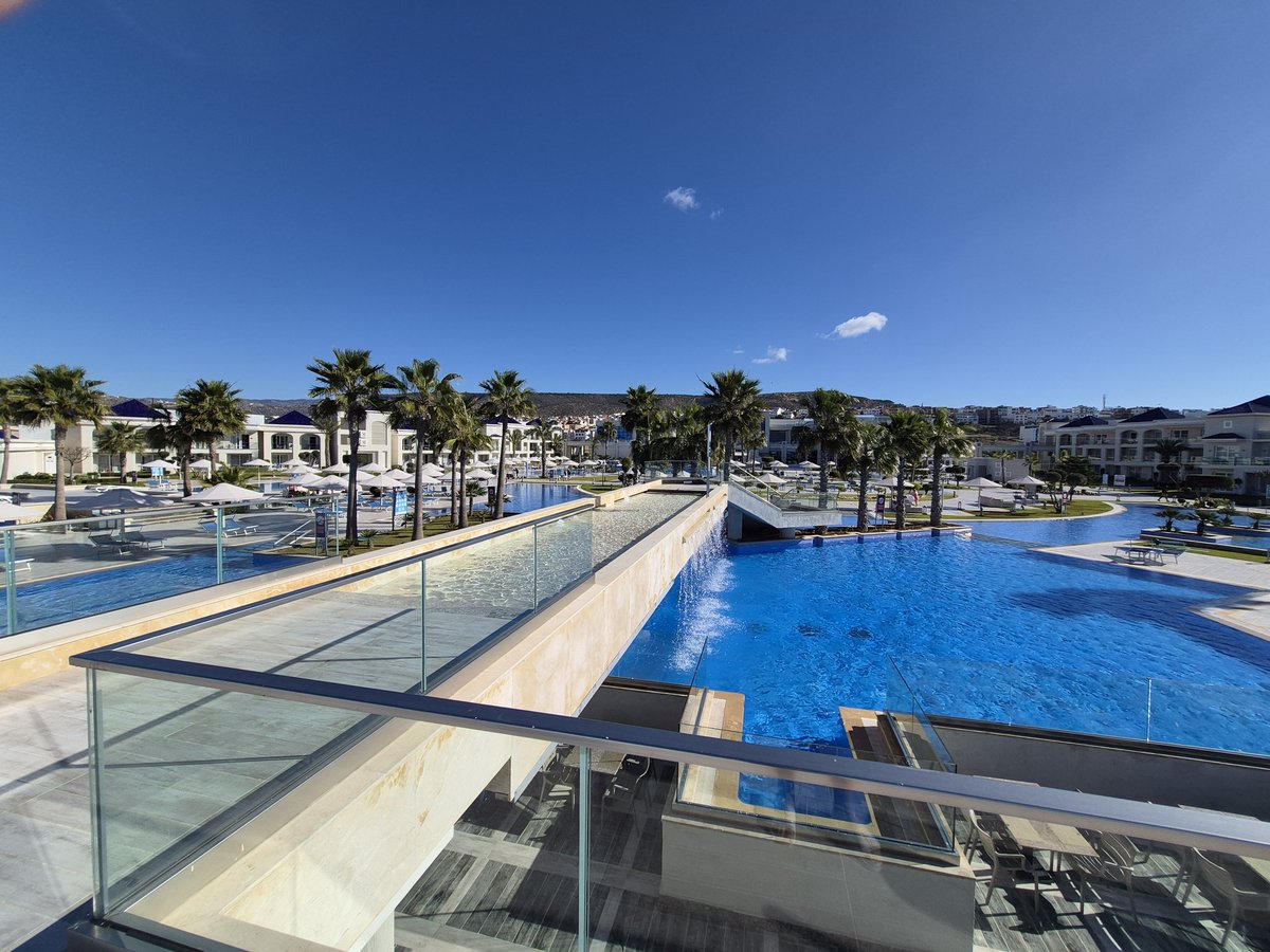 Day 1 in Taghazout with <a href="/NicolaNicholso6/">Nicola Nicholson</a>. Decent hotel, beach obvs popular surfing spot. Bit cool first thing and breezy but warming up now 🏄‍♂️ 🏖😎🇲🇦