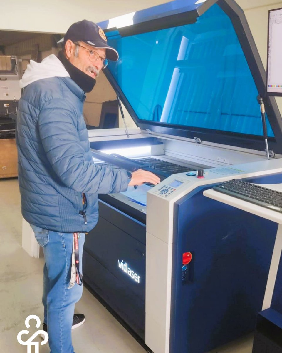 FuturoSingularC's tweet photo. Alfonso ha iniciado sus prácticas laborales como auxiliar de artes gráficas en Giménez Creatividad Visual.
Gracias a la empresa por su compromiso con la inclusión laboral y la confianza en nuestro Servicio de #EmpleoConApoyo
#Inclusión #FuturoSingularCórdoba #ODS8 #ODS10 #ODS17 https://t.co/EVxpLROhLW