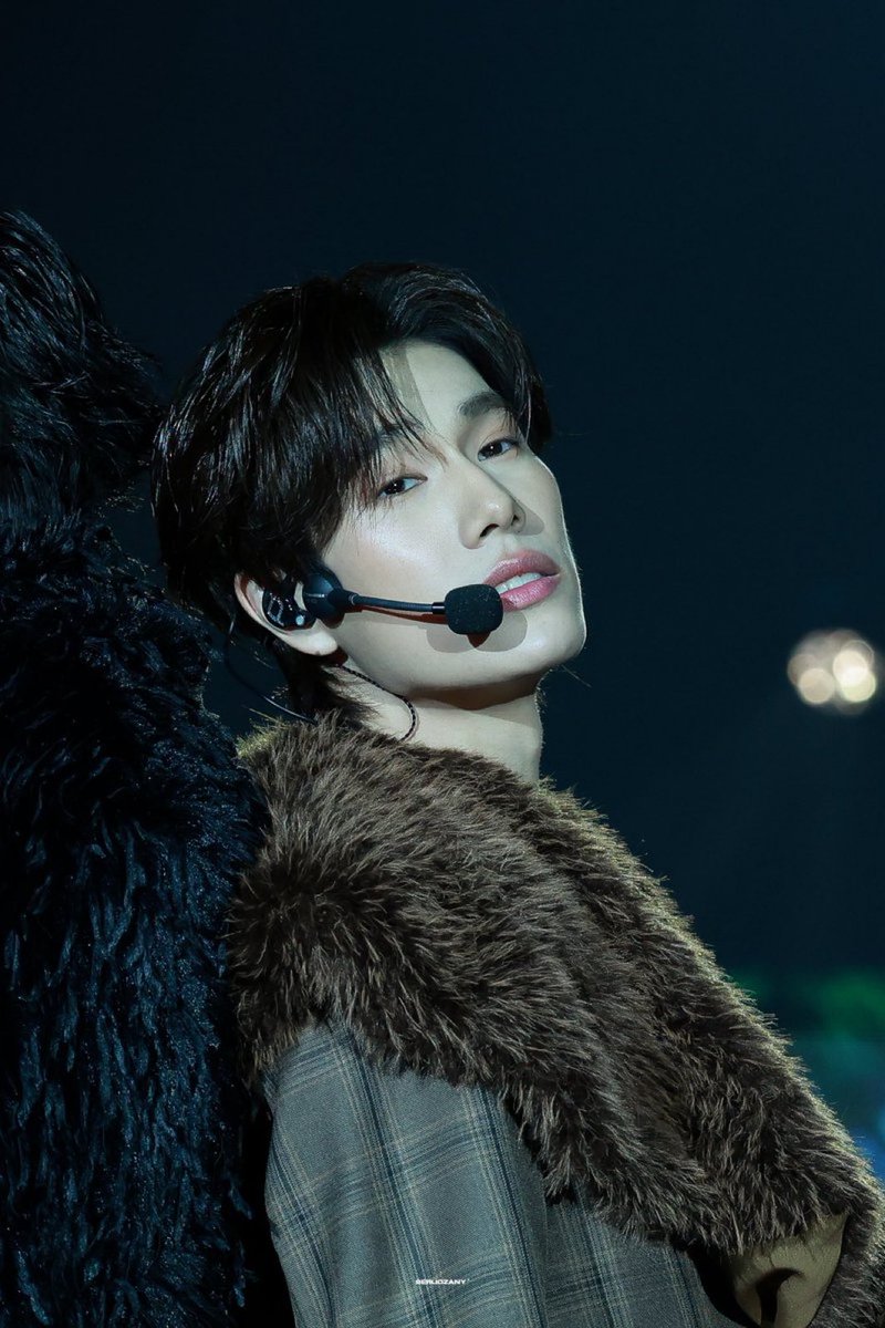 Seriously Phuwin is pretty, PRETTY!!