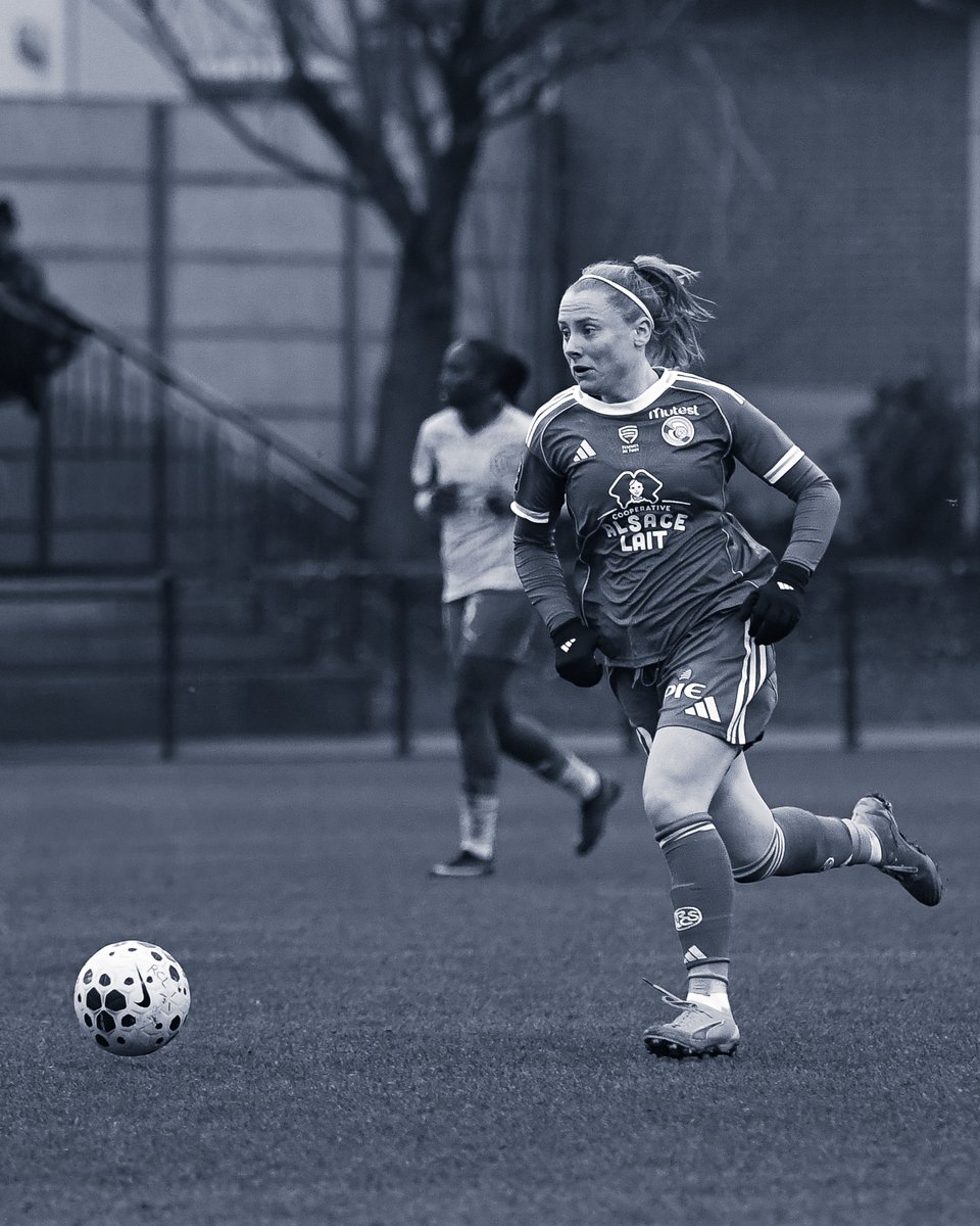 RCSA_Feminines's tweet photo. Ce week-end Amber Barrett a également joué ses première minutes avec le Racing 💙

▸ #ArkemaPL | #RCLRCSA (0-1) https://t.co/Uk96dzVT0O