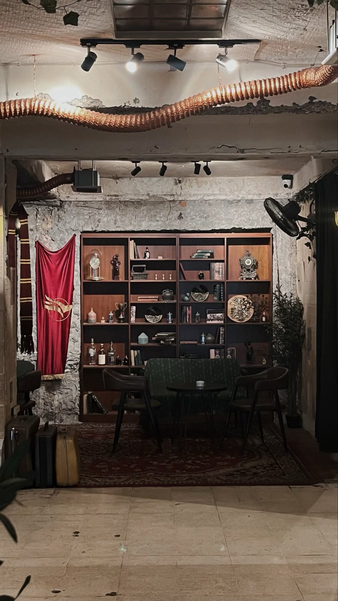 Soperuses's tweet image. Visited a Hogwarts themed cafe.