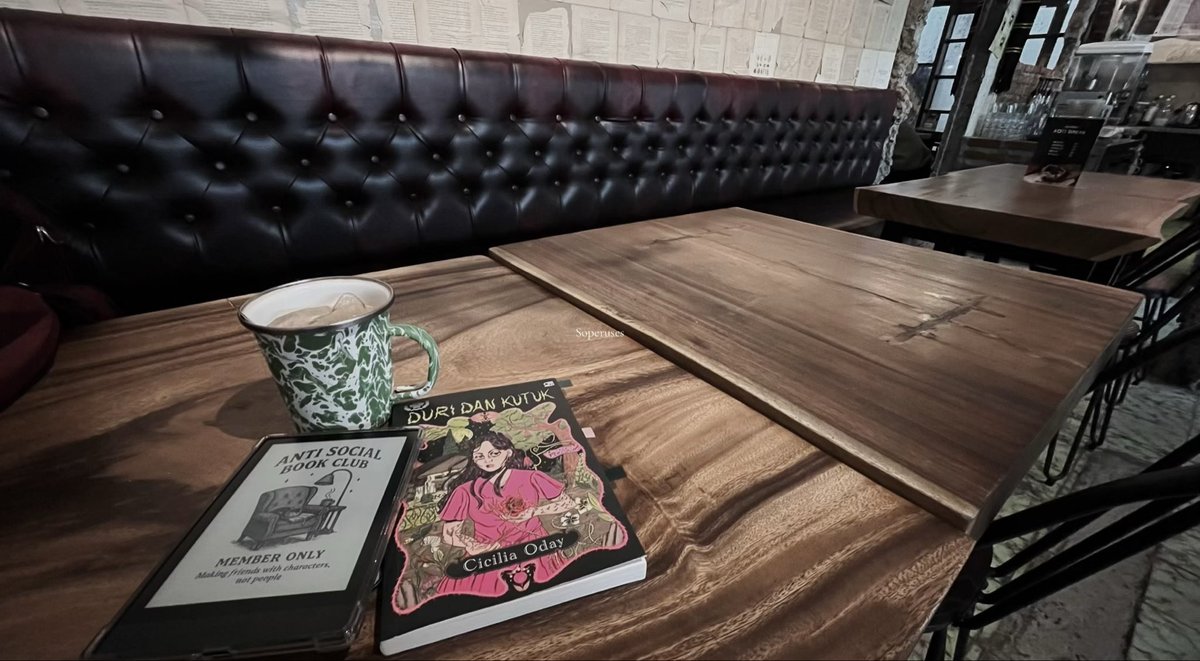 Soperuses's tweet image. Visited a Hogwarts themed cafe.