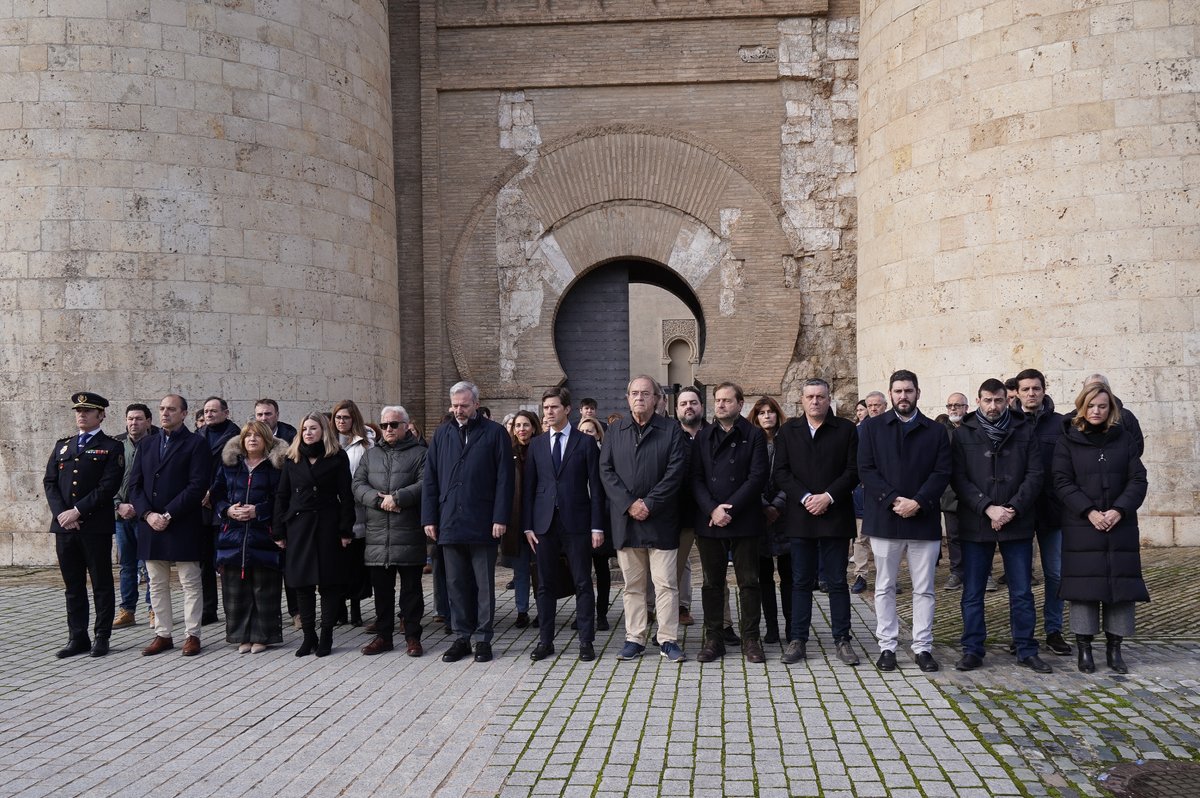 ⚫️Guardamos un minuto de silencio en las Cortes de Aragón por las víctimas del accidente ferroviario en Adamuz