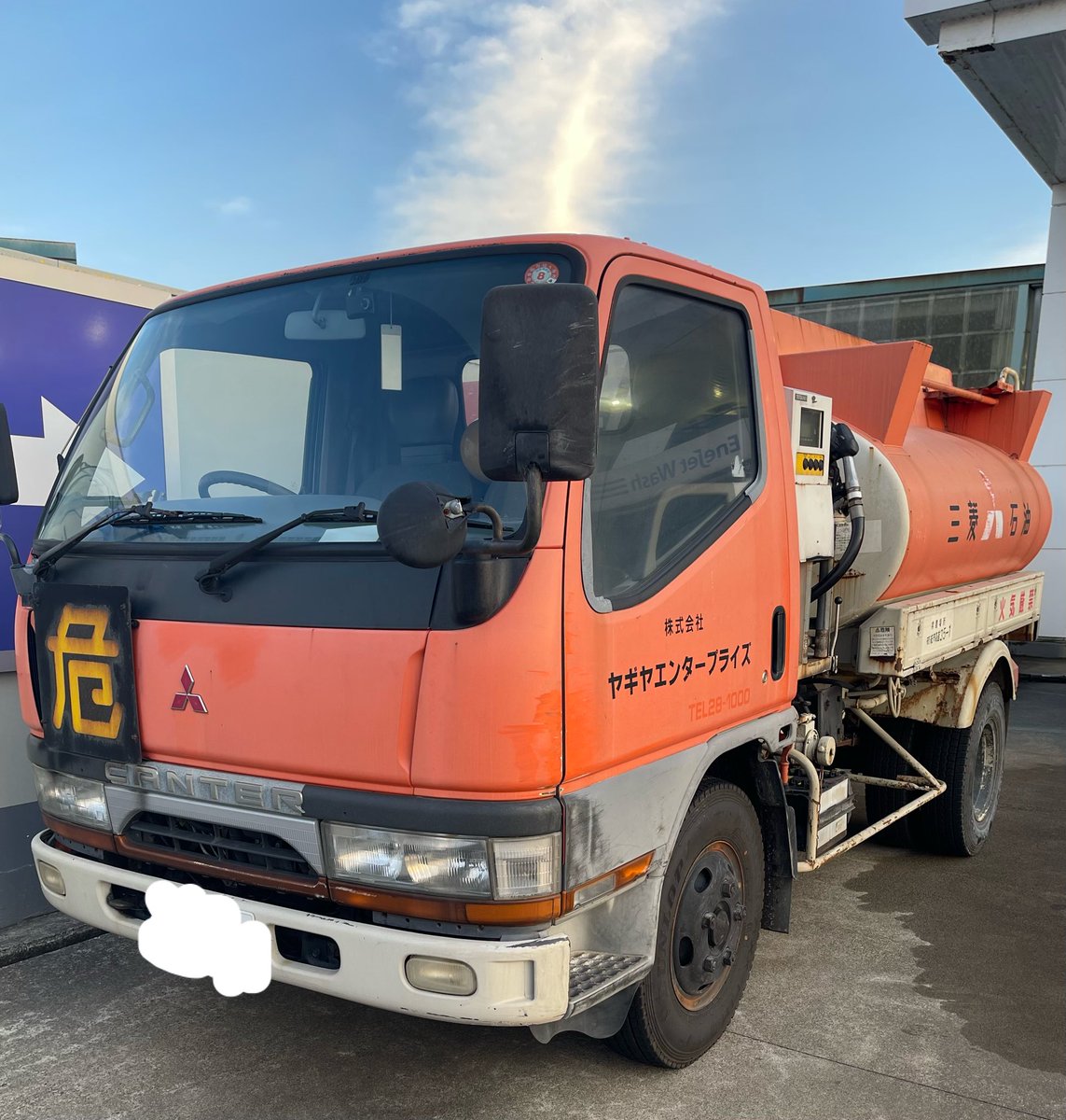yagiya_dynamic's tweet photo. 寒冷期の燃料管理、現場の負担になっていませんか。
高岡エリアで軽油・A重油の配達に対応しています。

100Lからご注文可能。
購入・運搬の手間を削減し、必要なタイミングで安定供給。
事業用車両・設備向けの燃料手配はお任せください。

#BoostXproject 
#ヤギヤエンタープライズ 
#ダイナミックヤギヤSS 
#2026年 
#年中無休 
#高岡インター近く 
#24時間営業 
#スタッフ募集 
#大雪 
#タイヤ点検

<Booster nobu / Boost X projectの仕掛人>
@booster_nobu

note: https://t.co/bSqBfeKwwW
            
<Boost X project / 地域活性化プロジェクト>
@booster_nobu 
<高道SS / 富山県砺波市>
@yagiya_takando