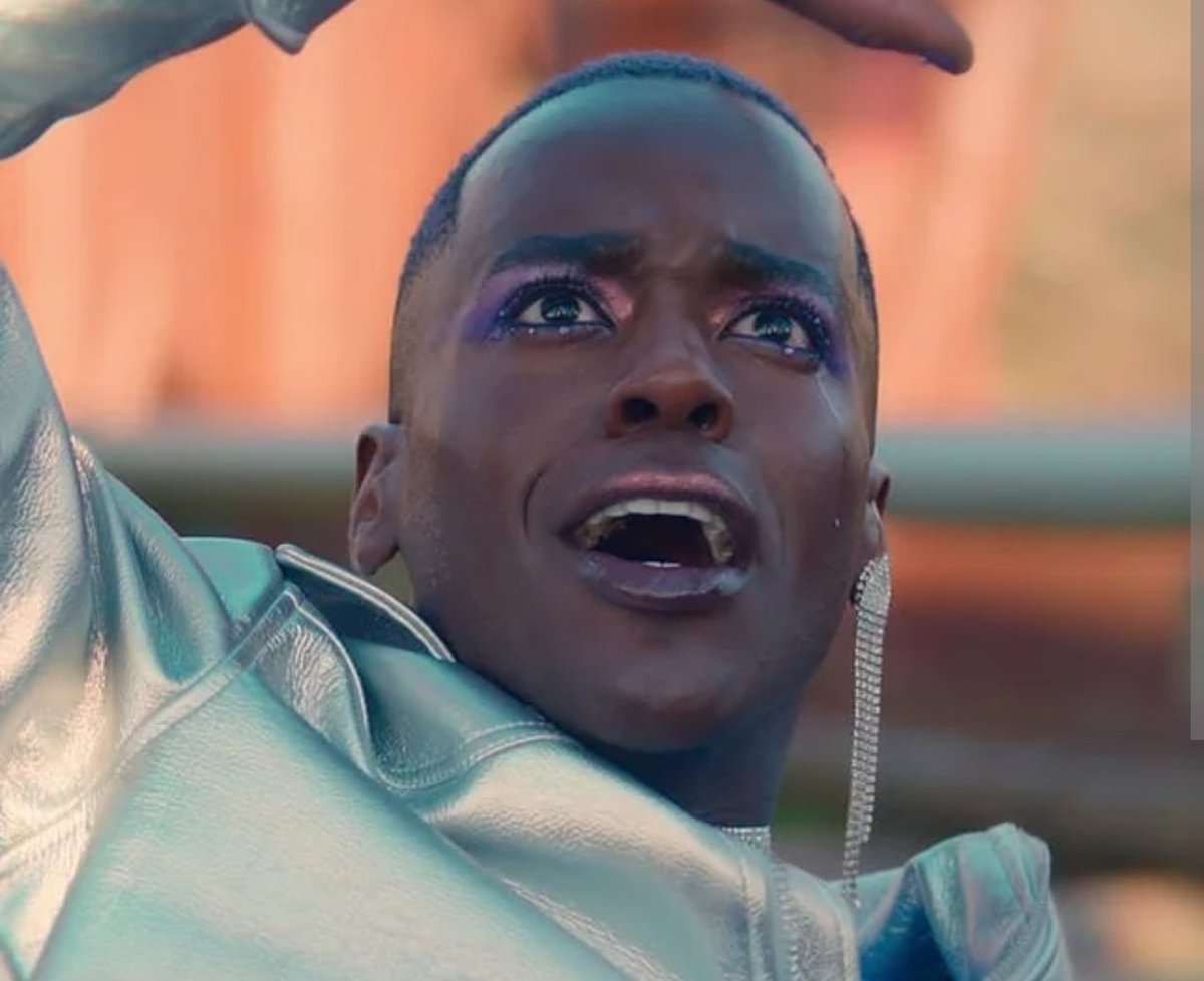 Boyravee's tweet image. This Guys role on s3x Ed traumatised me 💔😭