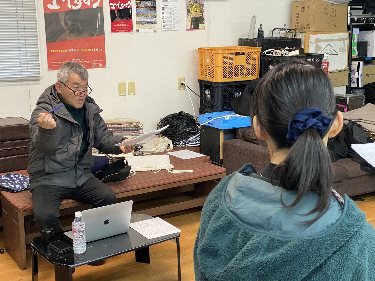 kaenkyo07's tweet image. 本日より5WORKsの各チームを紹介していきます！
まずは劇団いぶき、朝隈さん率いるAチームです！

みんなはじめは緊張しながらも、
舞台に立って台本を読み始めたら
徐々に笑顔が増えてきました！
朝隈さんの言葉や熱量を役者の皆が真剣に受けておりました！次回の稽古も楽しみです！(サポート:小松)