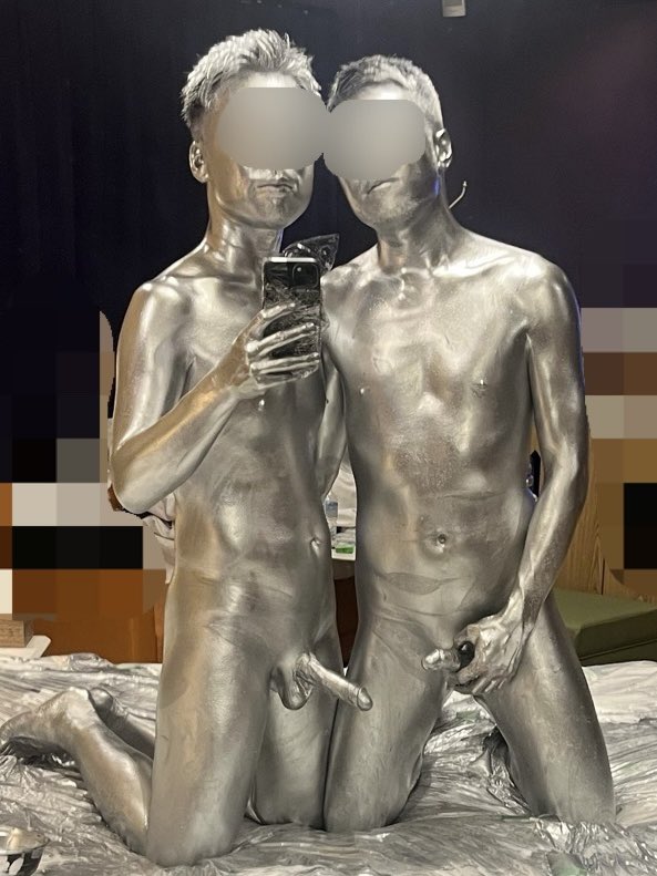 人間に戻りかけてた男を捕まえ、
再度、銀粉人間としての
本能と使命と遺伝子を刻みつける