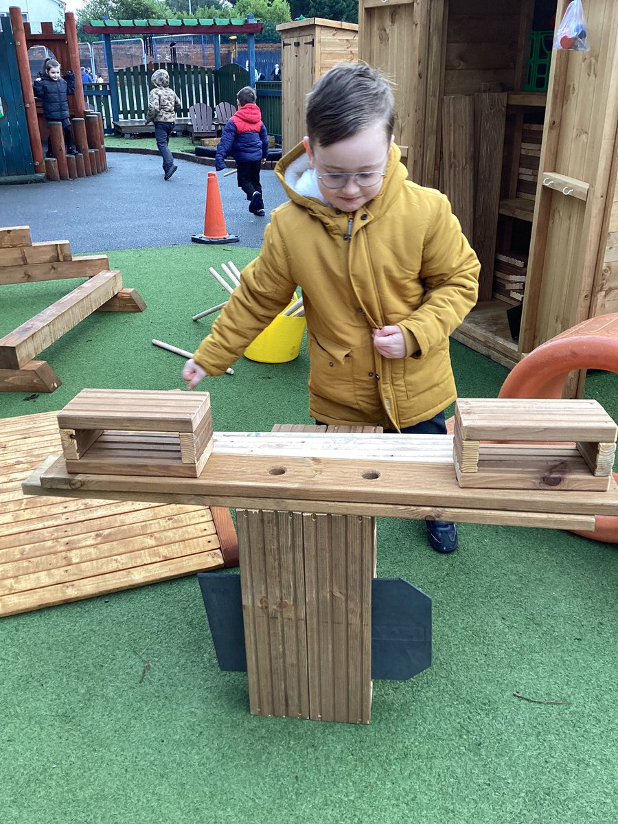 EgremontEYFS's tweet photo. Fabulous investigation of balance outside! #EYFSMaths https://t.co/yZFf4ss0GU
