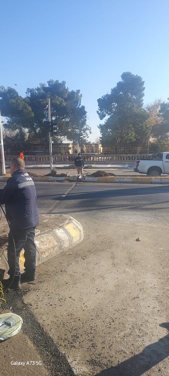 Şanlıurfa genelinde sürüş ve yaya güvenliğini artırmak amacıyla, Ulaşım Daire Başkanlığımız ekipleri tarafından alt geçitler, kavşaklar ve yaya geçitlerinde bakım ve yenileme çalışmalarımız aralıksız sürdürülmektedir.

📍 Alt geçit giriş-çıkışları
📍 Kavşak orta refüjleri
📍 Yaya