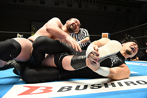 ★第3試合
 
1.20後楽園「IWGP Jr.戦」＆
2.11大阪「NEVER戦」ダブル前哨マッチ！
 
 最後はワトがベンダバールで東郷を料理！
 
 ※1.19『Road to THE NEW BEGINNING』後楽園大会
 新日本プロレスのスマホサイトで詳報中！
 
 njpw.co.jp/624127
 
#njnbg