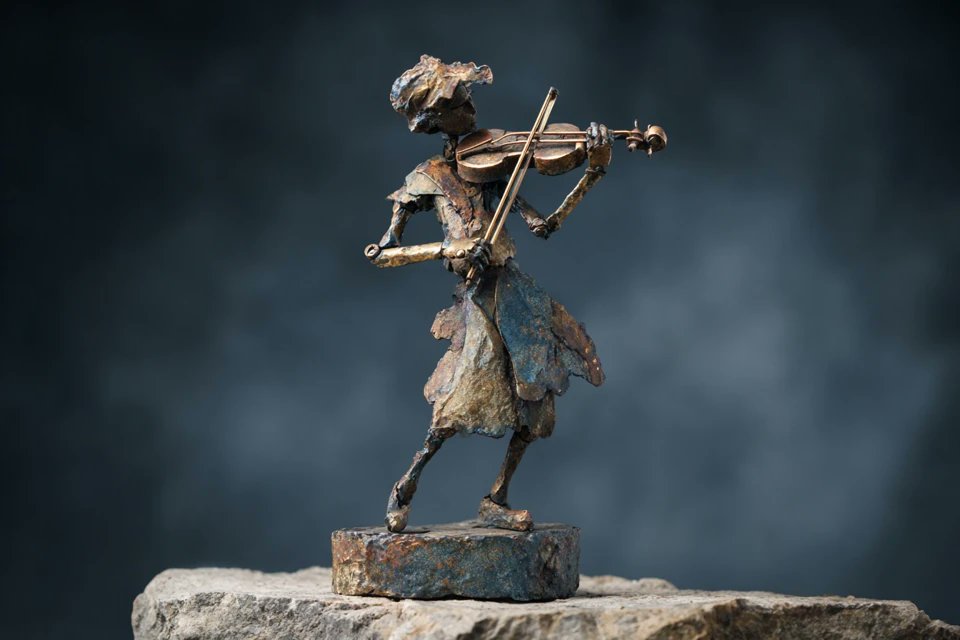 Forged figurine examples