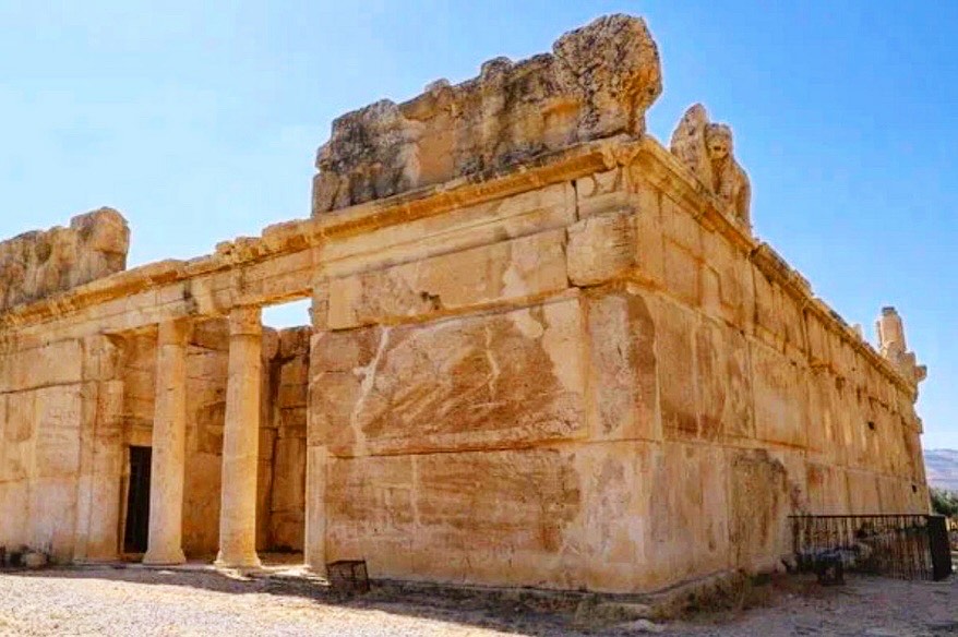 JordanEMBFR's tweet photo. أُقيم حفل تسليم جائزة جان وماري-فرانسواز لوكلان لعام 2025، بحضور السفيرة لينا الحديد تأكيداً لدعمها للأنشطة العلمية والثقافية، بمشاركة نيكولا غريمال، الأمين الدائم لأكاديمية النقوش والآداب الجميلة، ومُنحت الجائزة لفرانسوا لارشيه تقديراً لأعماله الأثرية في موقع عراق الأمير بالأردن https://t.co/ecRTvcvXtp
