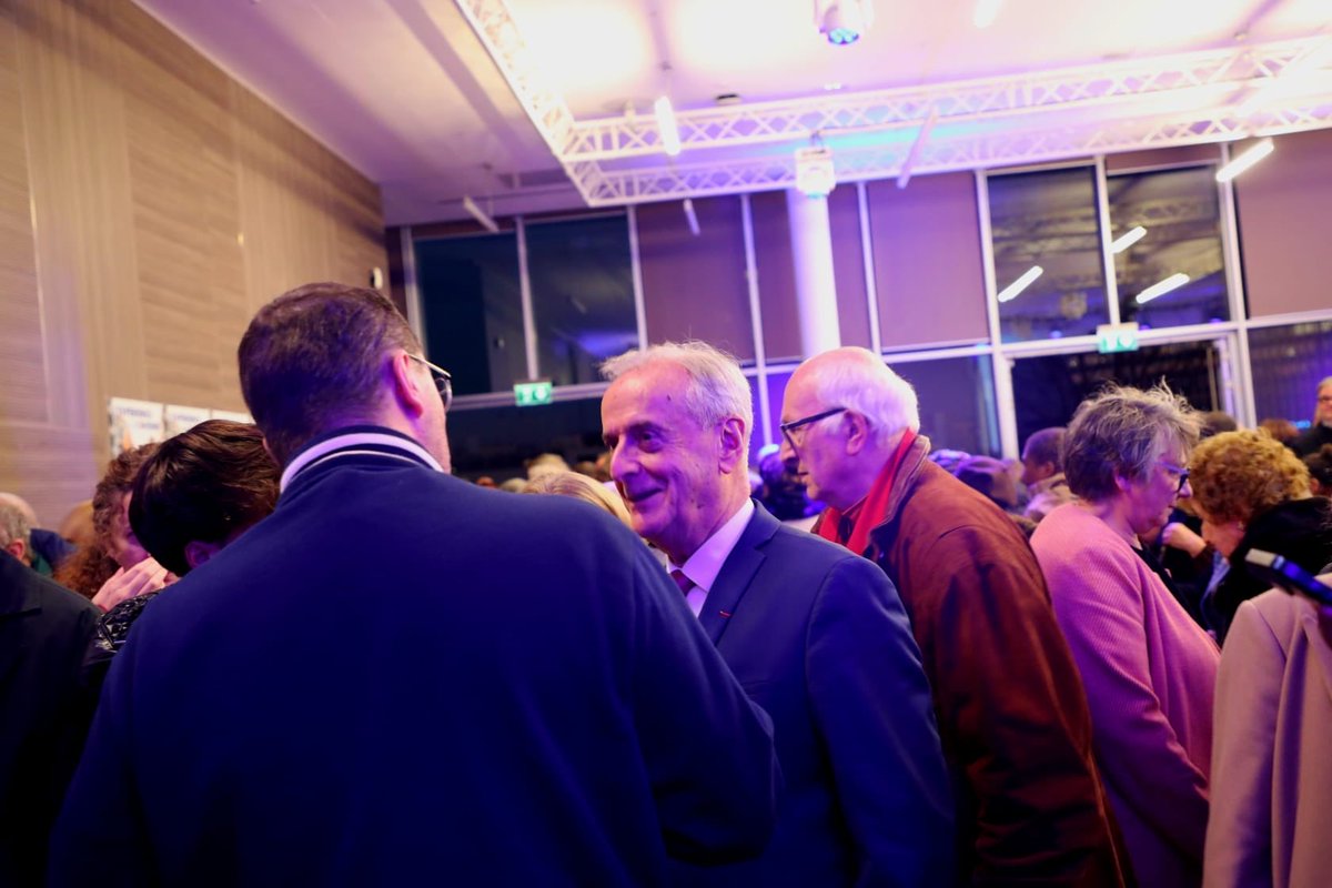 KossowskiSoares's tweet image. Un moment précieux hier à #Courbevoie, entourés de soutiens engagés.
Des échanges, sourires, et une conviction partagée : agir ensemble pour notre ville.
Transmettre l’expérience, insuffler une nouvelle énergie, préparer l’avenir avec responsabilité. La suite s’écrit avec vous.