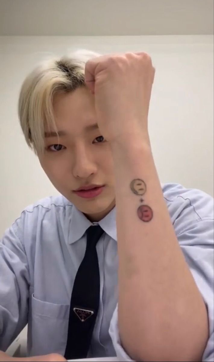 mystarissy's tweet image. 타투 보내기전에 좀 자세히 다시 보자..