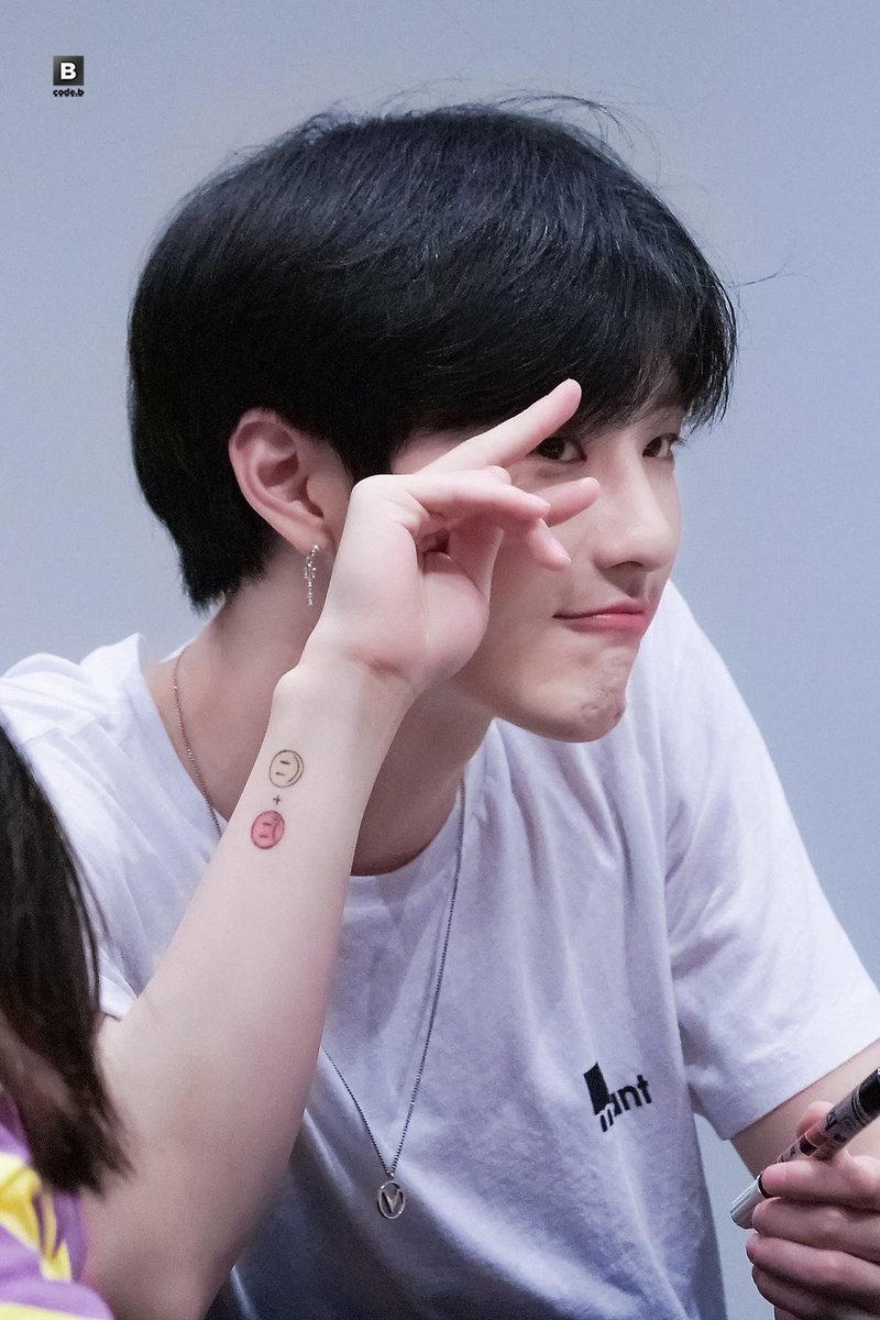 mystarissy's tweet image. 타투 보내기전에 좀 자세히 다시 보자..