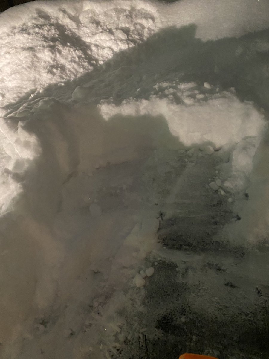 家の駐車場またこんなに積もって絶望
さらさら雪だったから1時間で終わった
雪かき痩せるどころかマッチョになりそう