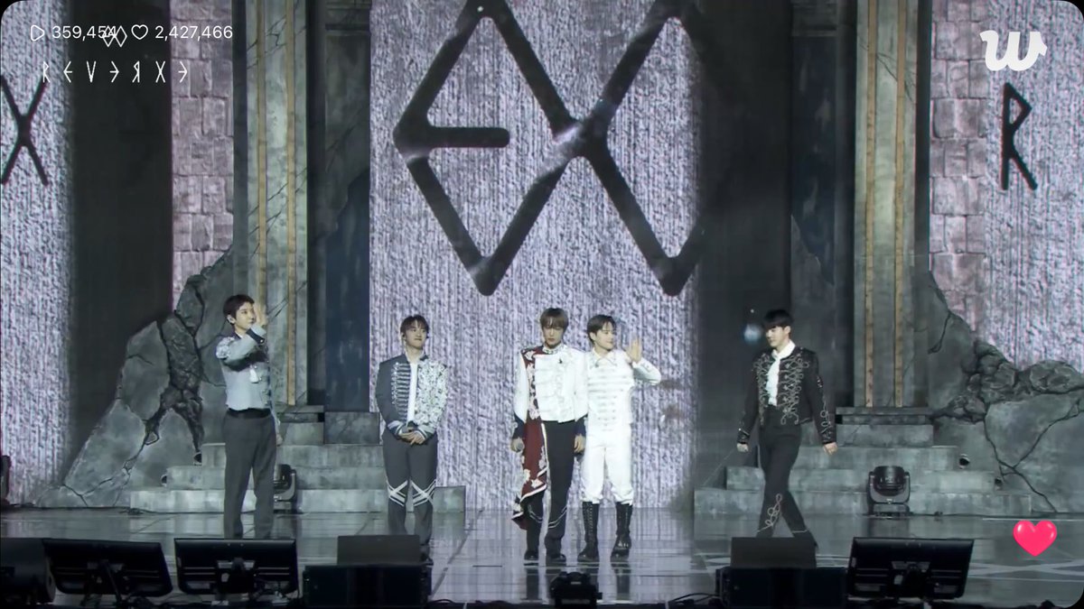 kokokbop's tweet photo. EXO IS HEREE!!! https://t.co/YsMLx6mB2R