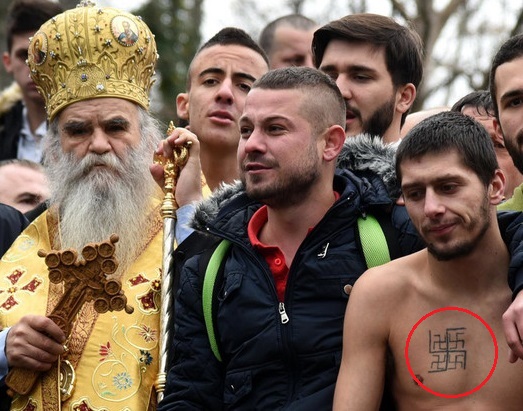 VukasinPerovic's tweet photo. Sotonići spremni za kupanje. Sve je isto, samo fali Risto. https://t.co/5k4IkuBTTK