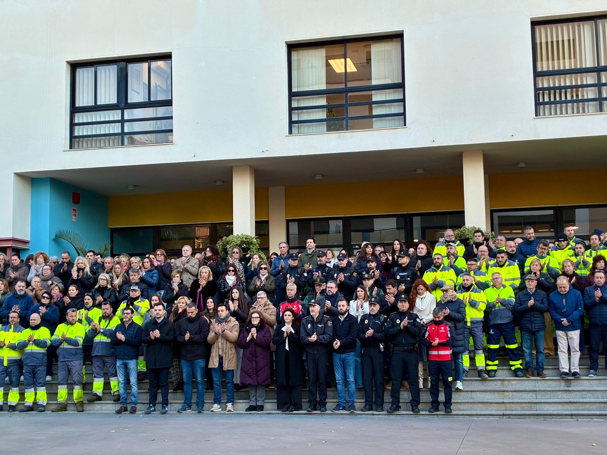 🖤Hemos guardado minuto de silencio en recuerdo de las víctimas del accidente ferroviario.
Son horas dolorosas en las que mi pensamiento, el de la corporación y de los trabajadores municipales, está con las víctimas, familiares y heridos.
No hay palabras para expresar tanto pesar