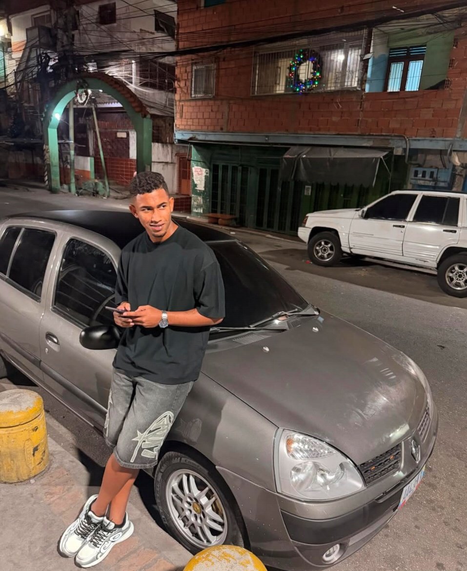 West Ham's new signing, pending medical.

Young man your life is about to change forever.