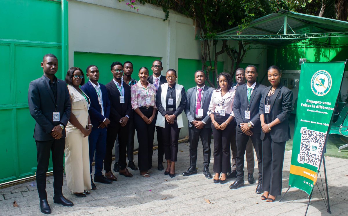 sineus_st's tweet image. Hier, j’ai eu l’opportunité de présenter aux cadres de @anseyan_ede notre nouvelle forme d’engagement au sein du parti : E-MILITANCE. L’équipe les a ensuite accompagnés dans l’appropriation du réflexe numérique, désormais essentiel à notre engagement politique. #EDE