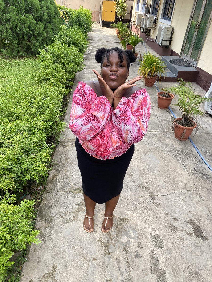 Simi tweet media