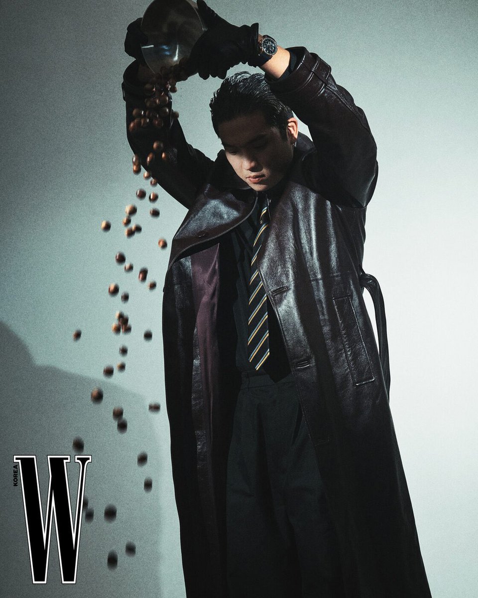 이 도토리 화보 뭔가 귀여움 ㅋㅋㅋ 싸이월드 시대 재벌 같기도 하고 ㅋㅋㅋㅋㅋ 도토리 1억 2천 전부 현금이다. 하는 다람쥐강공수인  같기도 해 ㅋ