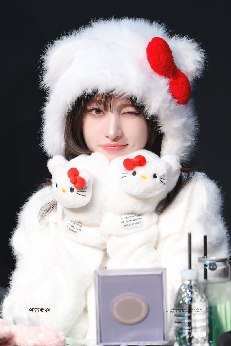 souffleliz's tweet image. 260118 키티 지워니 #IVE #LIZ #리즈