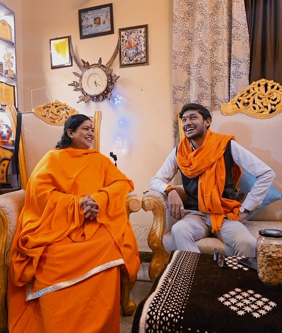 आज अत्यंत दिनों के पश्चात आदरणीय साध्वी आस्था माता जी से उनके आवास पर सादर भेंट कर, गौवंश संरक्षण एवं अन्य महत्वपूर्ण सामाजिक विषयों पर सविस्तार एवं सार्थक चर्चा सम्पन्न हुई, इस पावन अवसर पर हंसते-मुस्कुराते हुए विविध विषयों पर हंसी-ठिठोली एवं आत्मीय संवाद भी हुआ।

<a href="/Aasthamaa_/">आस्था मां</a>